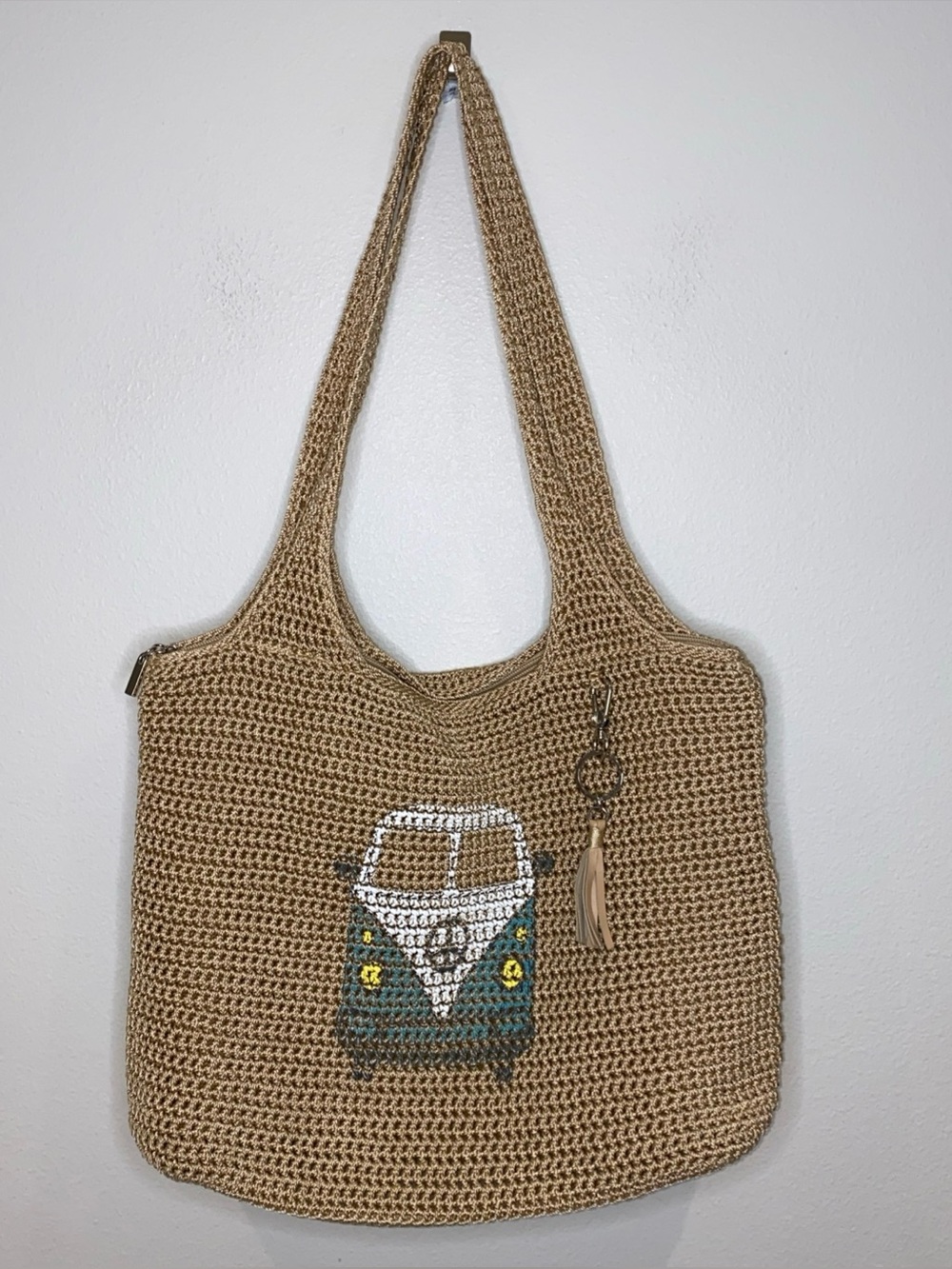 The Sak Crocheted Beige Shoulder Bag Tote Volkswagon Bus On The Front Pockets